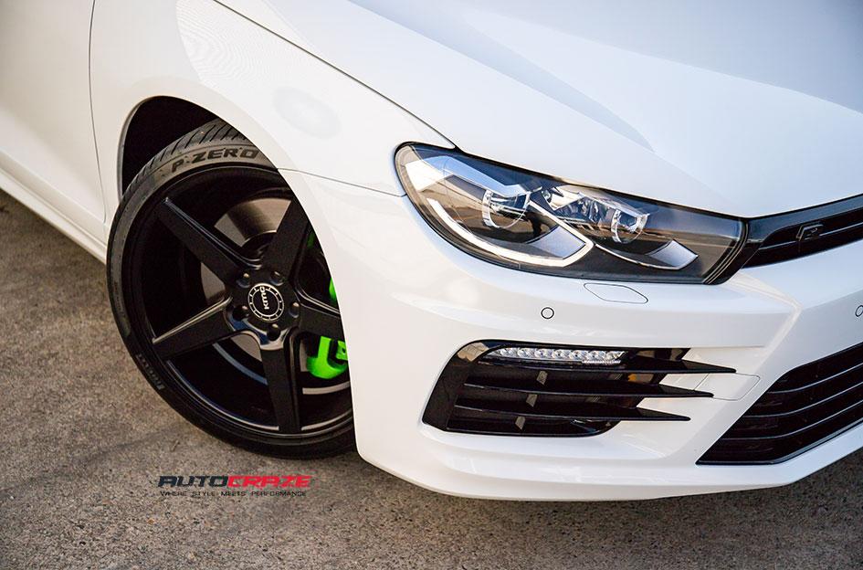 VOLKSWAGEN GOLF DISTRICT SATIN BLACK